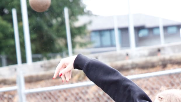 generic track and field girls throwers photo Diana Dettwyler